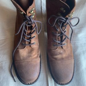 Born combat style lace up boot sz 11